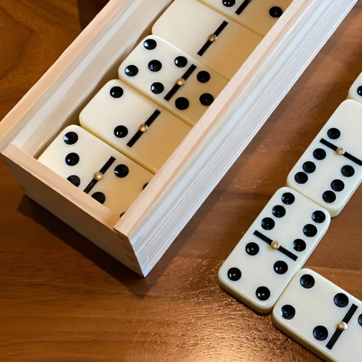 Juego De Domino 28 Piezas En Caja De Madera